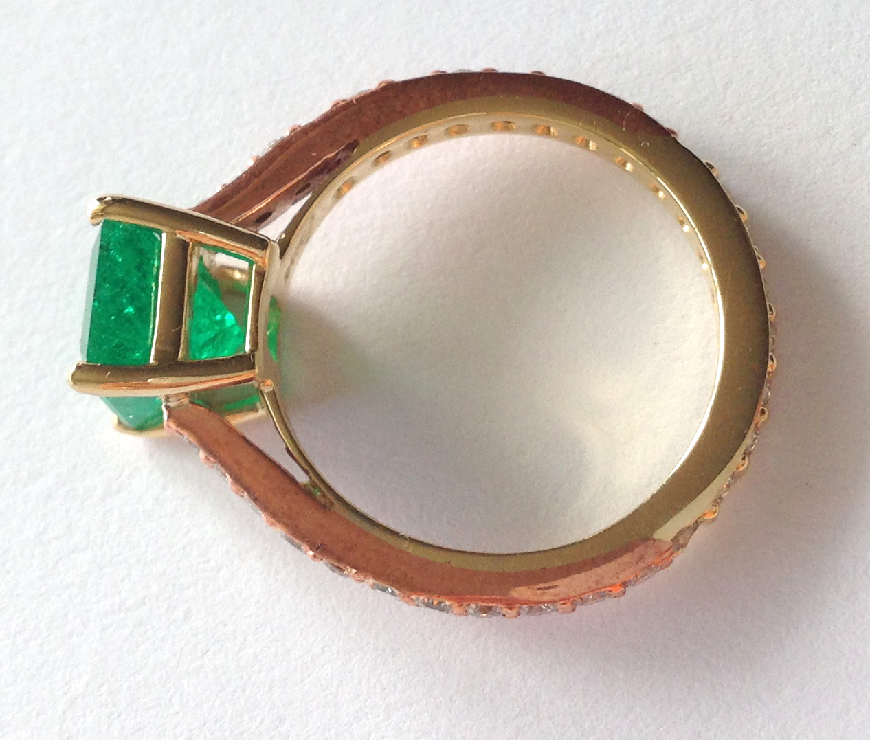 YhpINpRVSzSWu1kIuguP_Emerald-and-copper-engagement-ring-via-CustomMade-2.jpg